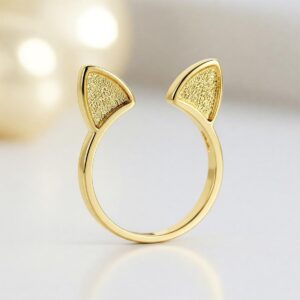 Adjustable ring shaped like adorable cat ears, perfect for cat lovers.